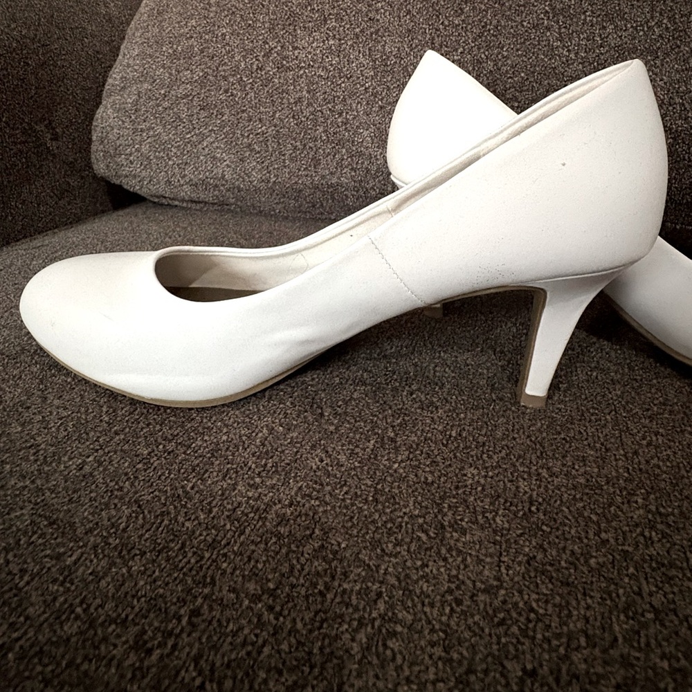 Comfort Plus by Predictions White Heels